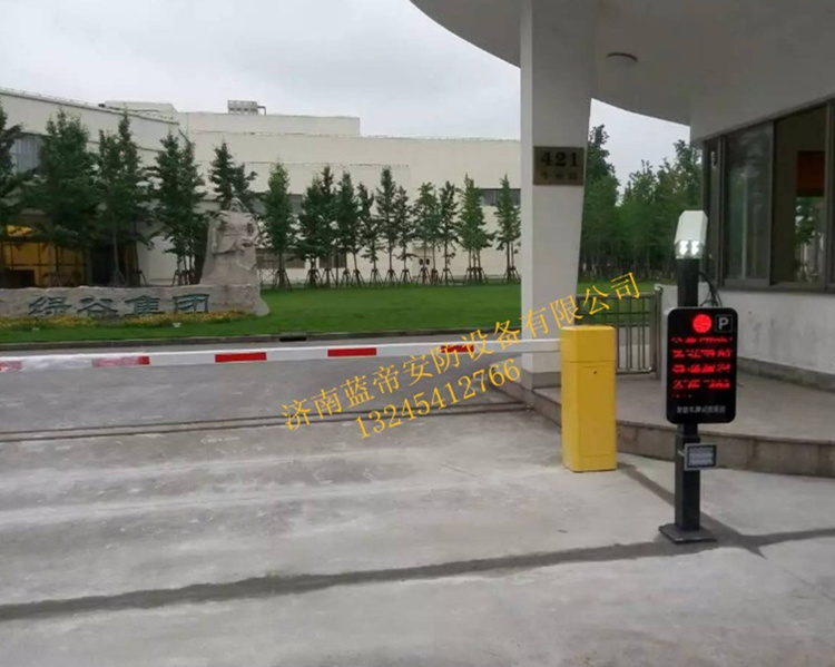 聊城車牌識別系統(tǒng)，聊城廣告道閘廠家*