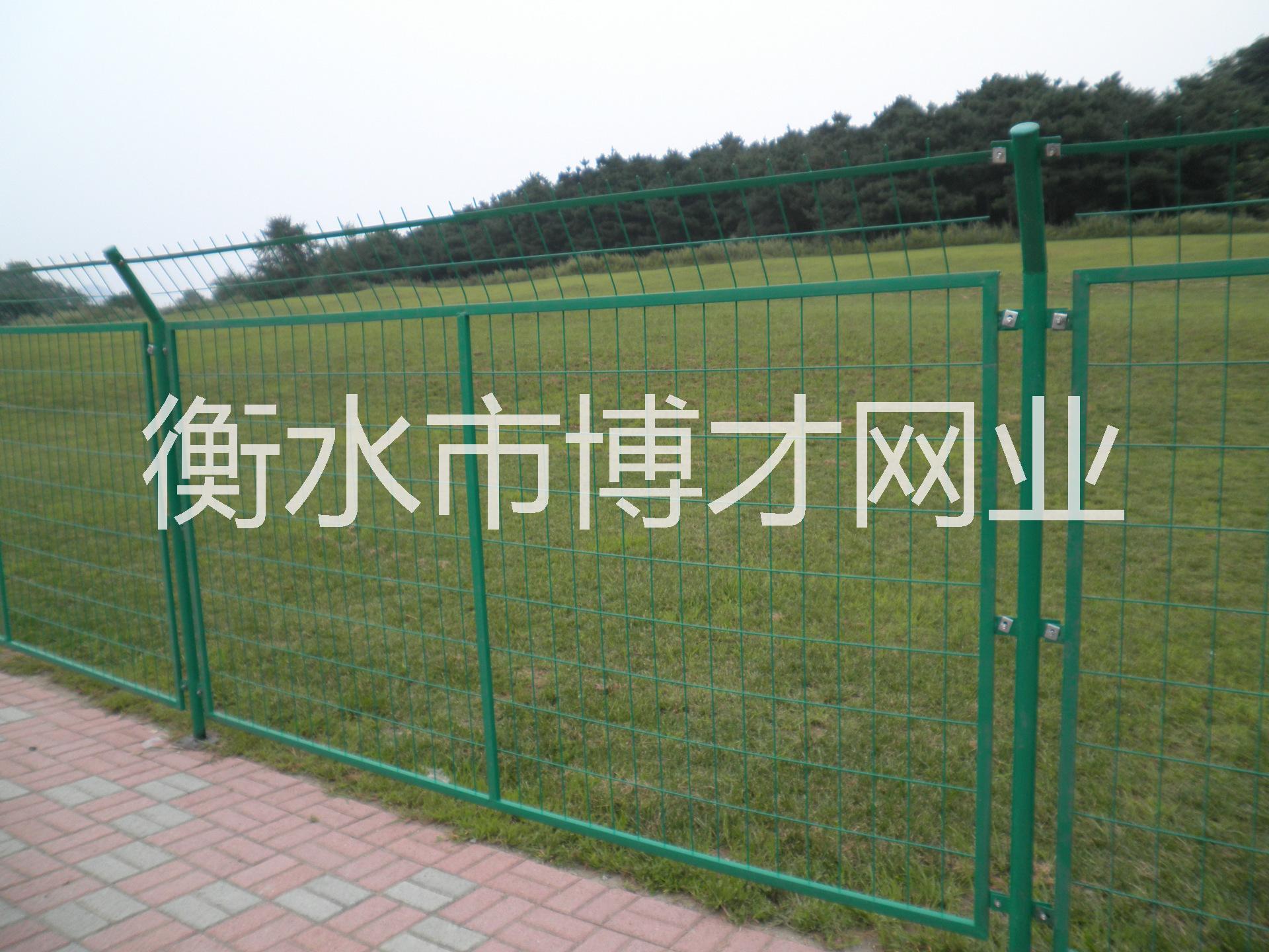 嘉峪關(guān)鐵絲網(wǎng)規(guī)格價格、哪里有賣養(yǎng)殖鐵絲網(wǎng)的廠家？鐵絲網(wǎng)現(xiàn)貨批發(fā)
