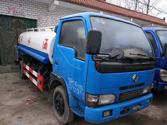 5噸灑水車(chē)/東風(fēng)5噸灑水車(chē)/山東東風(fēng)5噸灑水車(chē)/山東5噸灑水車(chē)哪里有賣(mài)