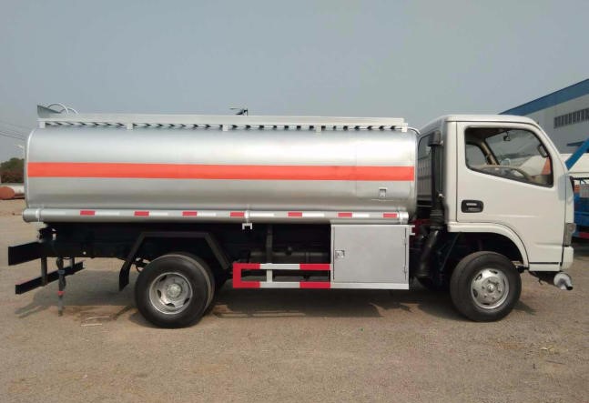 內(nèi)蒙油罐加油車，移動(dòng)加油車價(jià)格，內(nèi)蒙油罐加油車，移動(dòng)加油車報(bào)價(jià)，內(nèi)蒙加油車那家質(zhì)量好