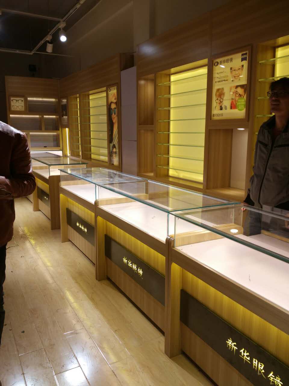 化妝品柜設(shè)計熱線電話 化妝品柜設(shè)計廠家