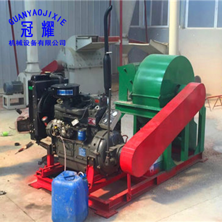 可移動式柴油機廢舊木材粉碎機  鄭州可移動式廢舊木材粉碎機