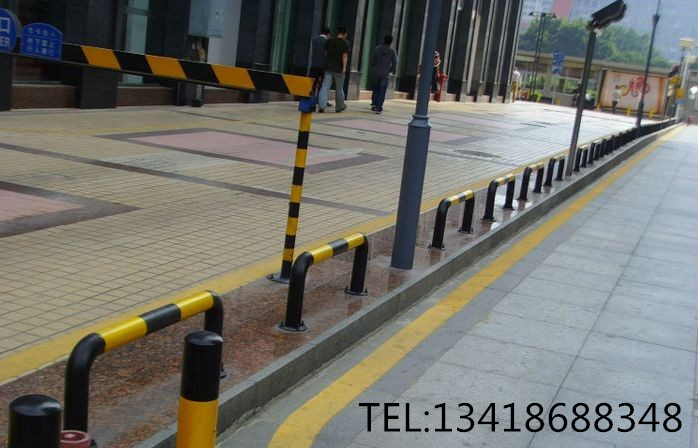 供應(yīng)深圳U型護(hù)欄廠家 南山U型護(hù)欄廠家