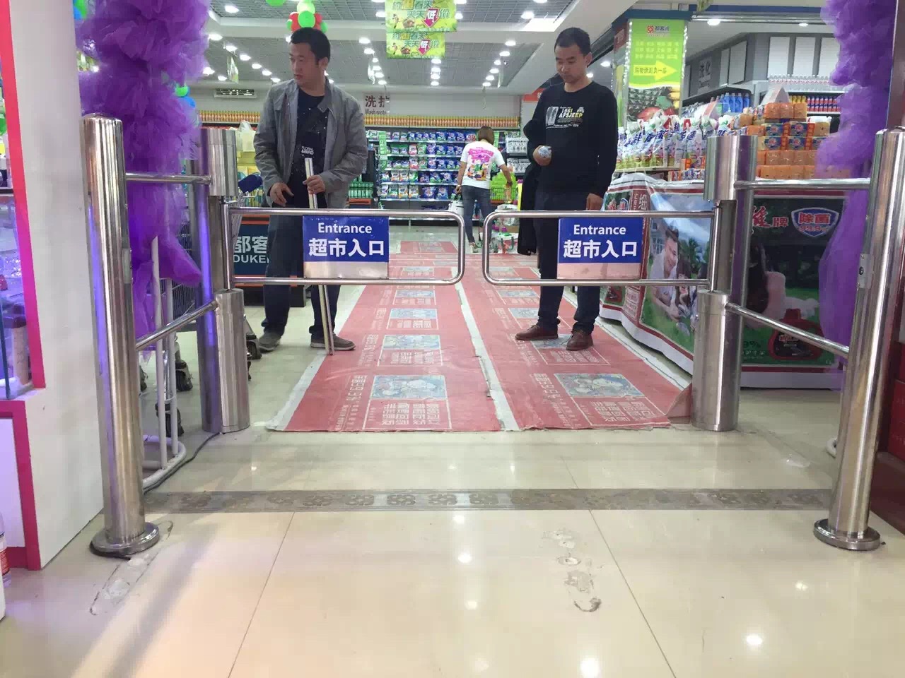 新店平地飛特價超市感應(yīng)門紅外線自動感應(yīng)門超市報警器