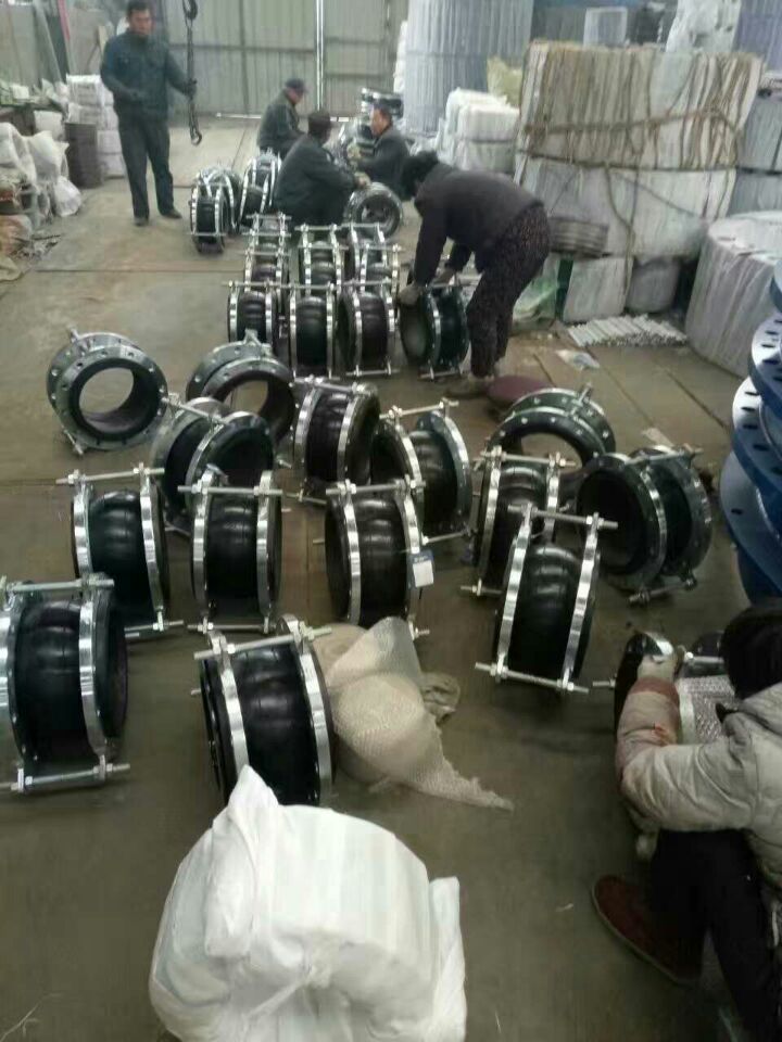 鞏義三元專業(yè)生產(chǎn)橡膠接頭--生產(chǎn)廠家