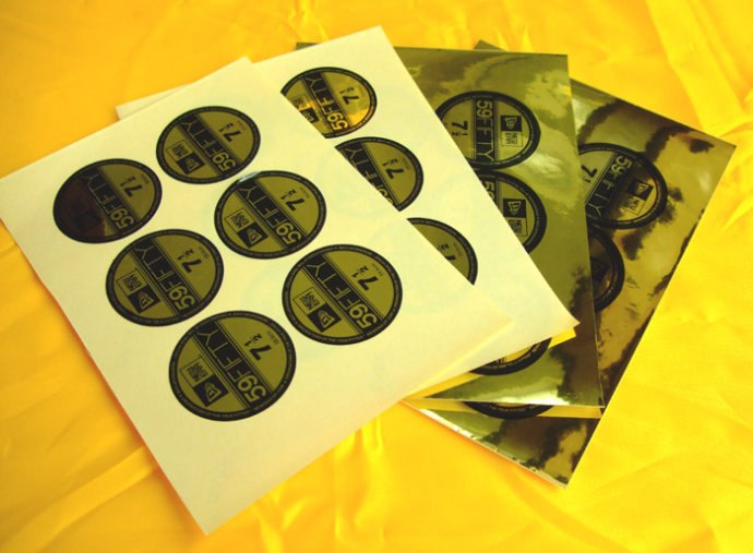 不干膠卷筒標(biāo)簽商標(biāo)產(chǎn)品標(biāo)簽不干膠