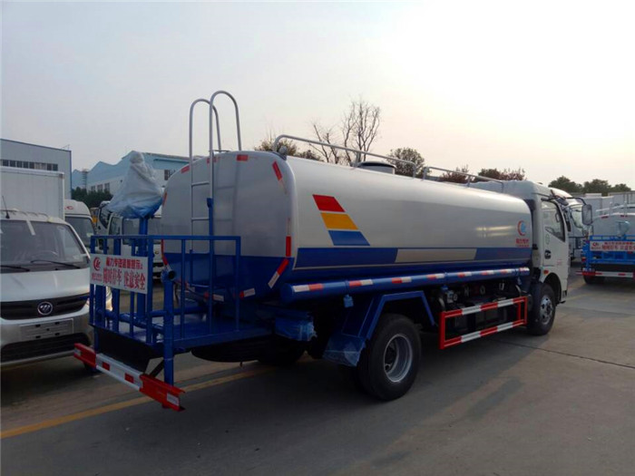 小型噴灑車廠家在哪