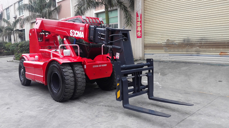 廠家直銷多功能越野5噸伸縮臂叉車大批量出口小型伸縮臂叉裝車國(guó)內(nèi)伸縮臂叉車生產(chǎn)廠家