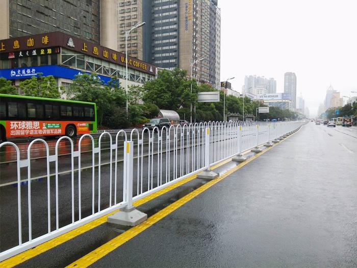 市區(qū)道路護欄 市政道路護欄廠家 京式道路護欄報價 京式道路護欄供