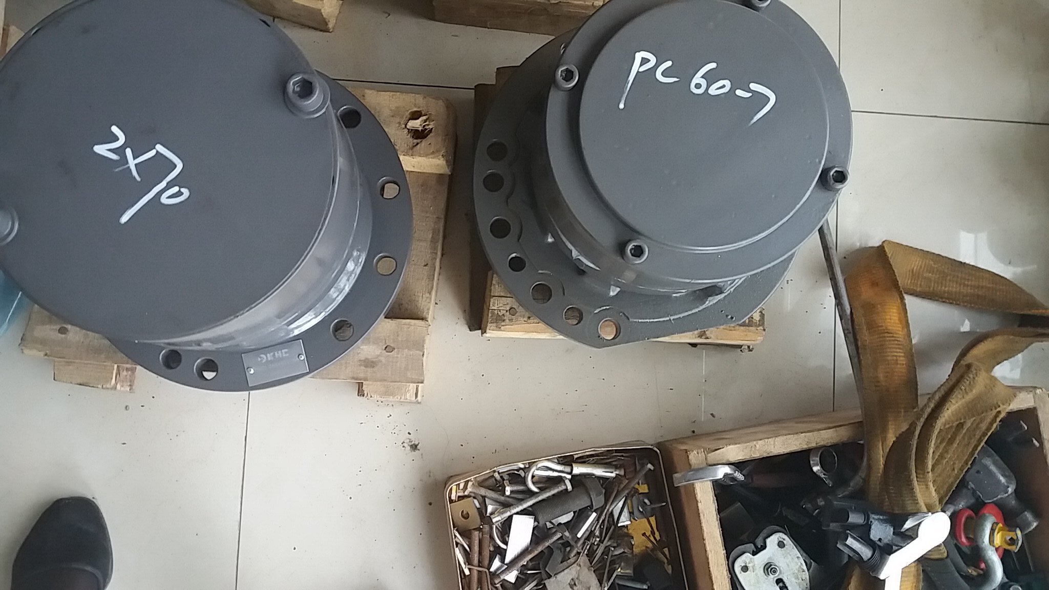 供應(yīng)現(xiàn)代130齒輪泵 現(xiàn)代130/150減速機(jī)變速箱