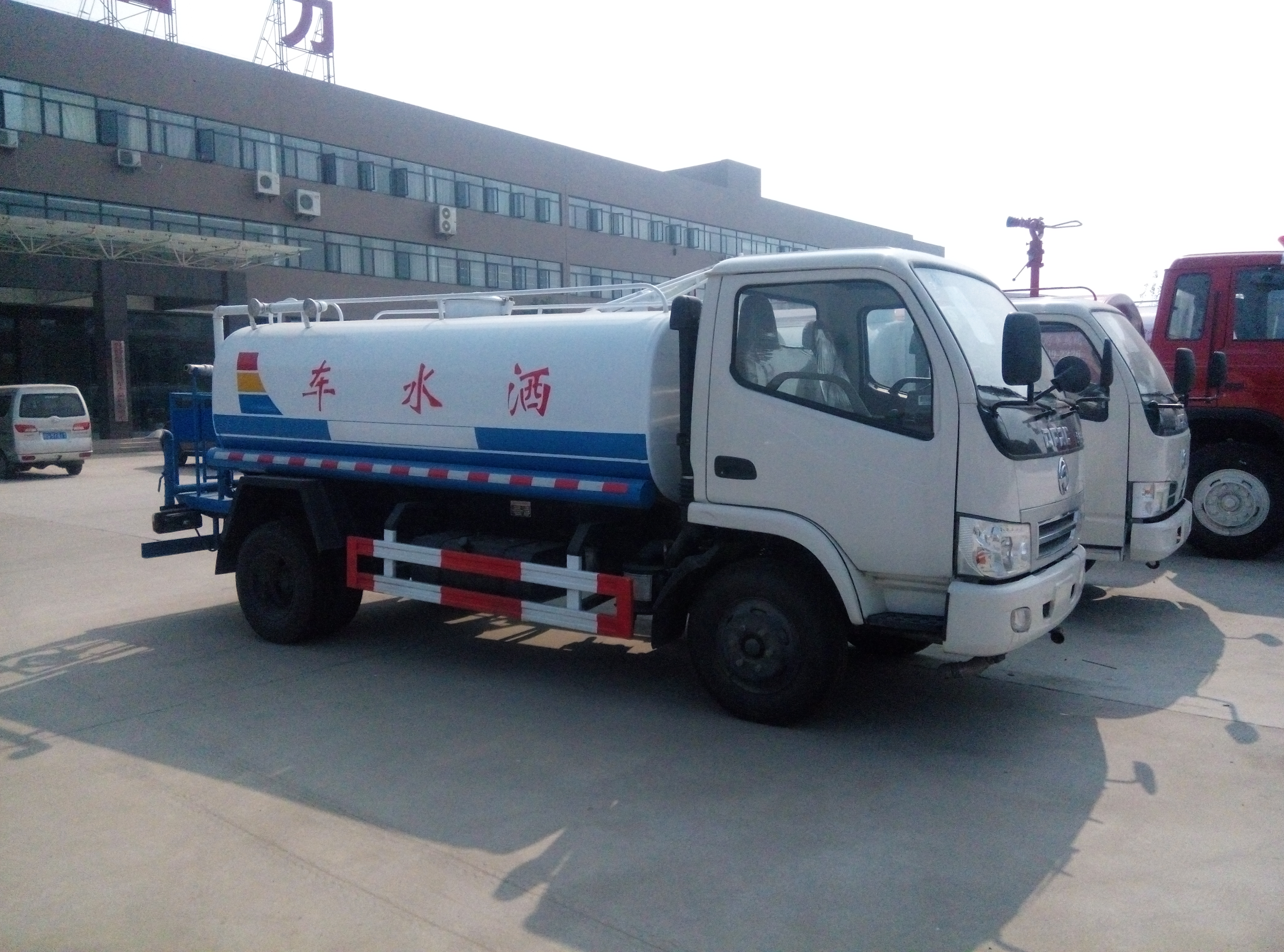 不上戶5噸灑水車現(xiàn)車供應   灑水車價格  灑水車供應