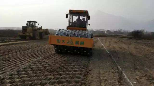 36噸壓路機-36噸壓路機租賃-36噸壓路機-36噸壓路機穿數(shù)-36噸壓路機圖片- 36噸壓路機出租