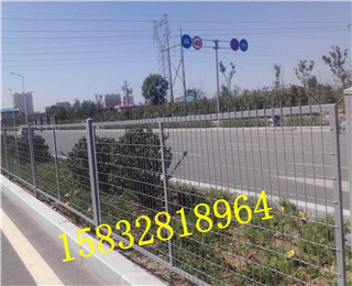 公路護(hù)欄網(wǎng)、鐵絲網(wǎng)圍欄供應(yīng)公路護(hù)欄網(wǎng)、鐵絲網(wǎng)圍欄供應(yīng) 潤(rùn)光護(hù)欄