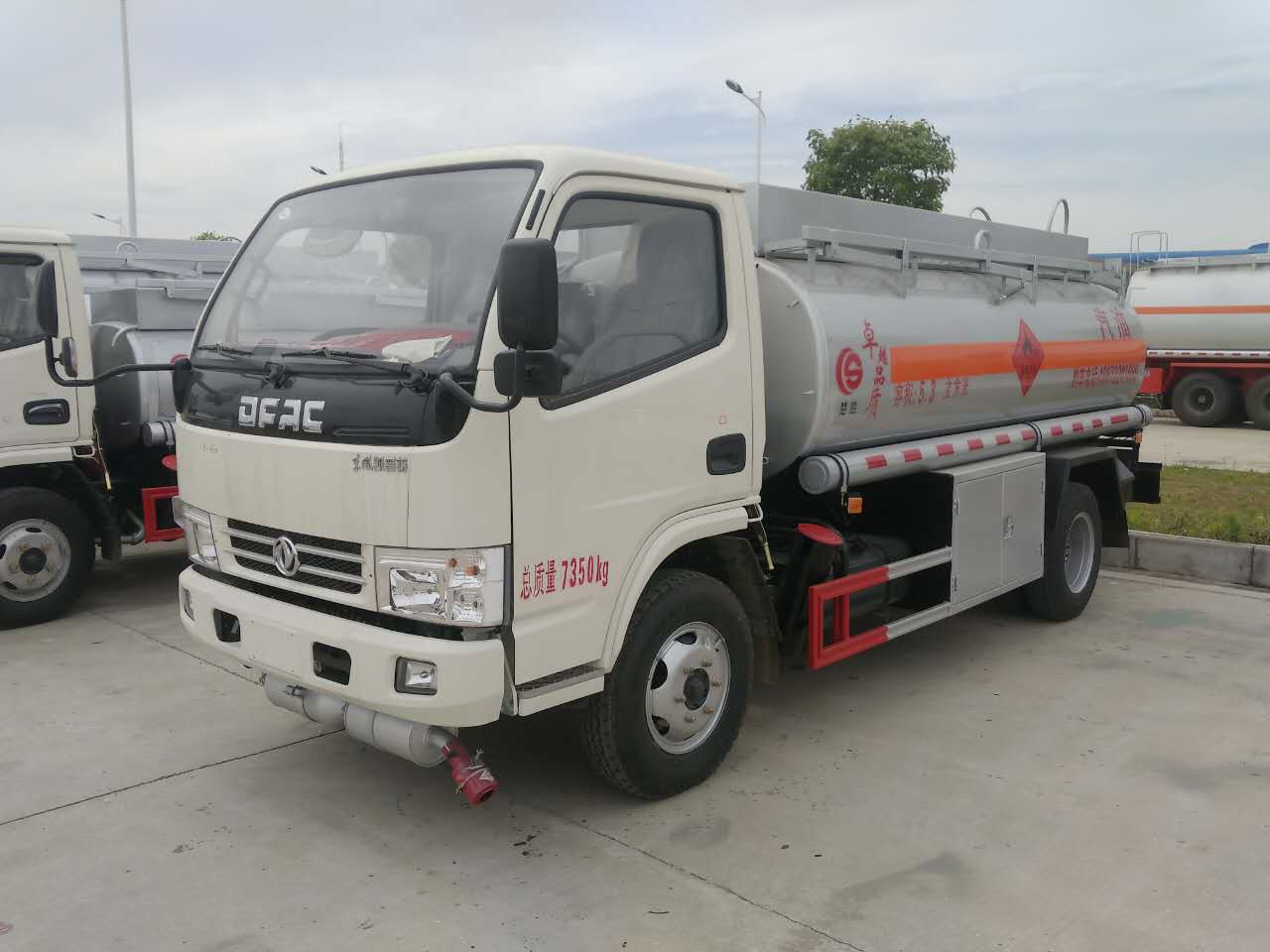 專營工地不上戶油罐車廠家價(jià)格從優(yōu)