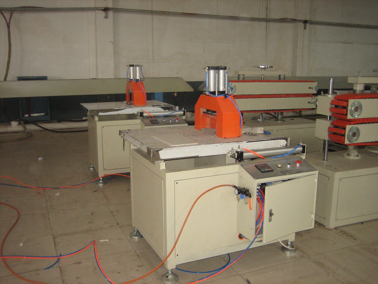 青島制造木塑異型材擠出生產(chǎn)線規(guī)格