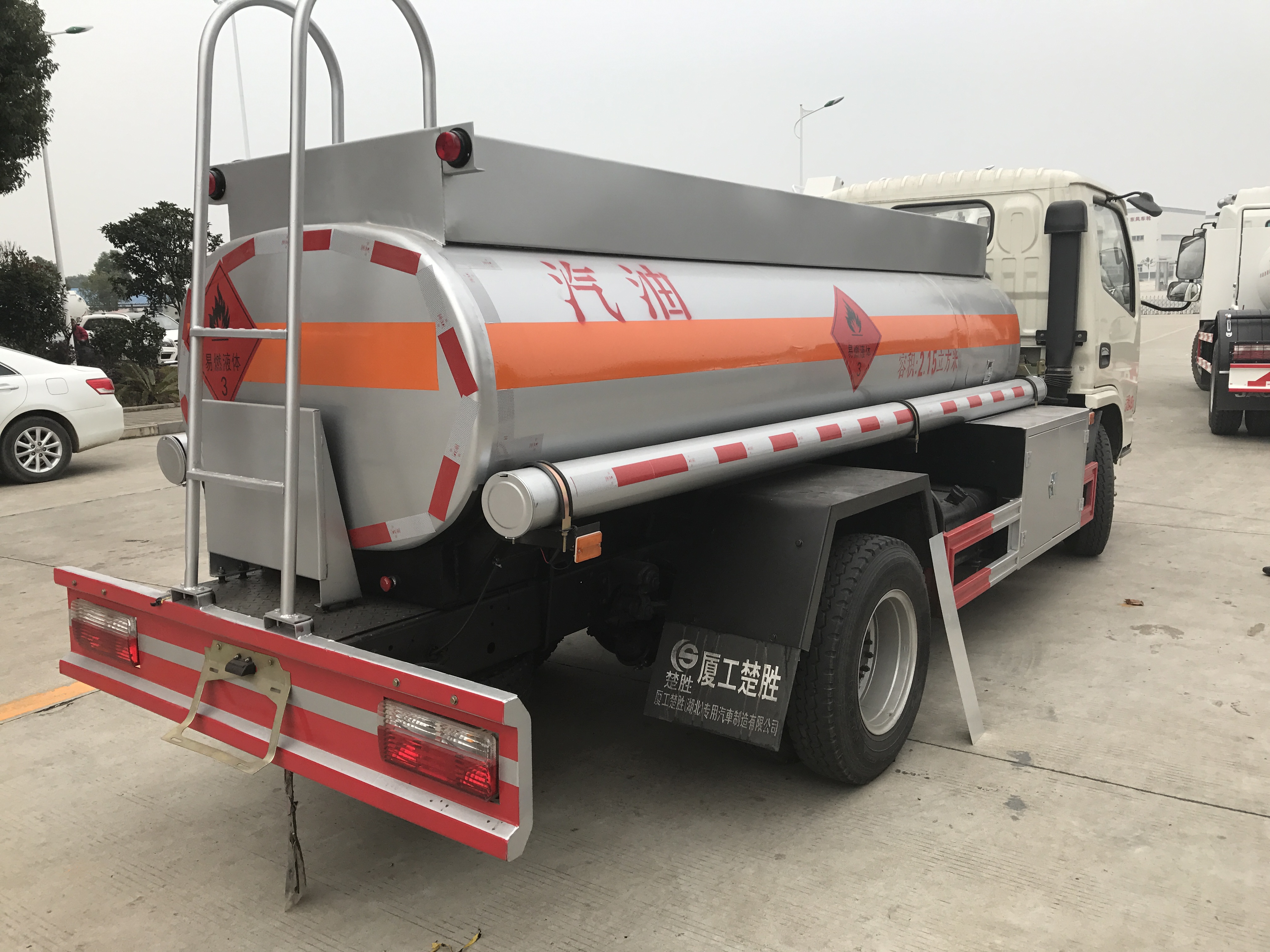 小型油罐車(chē)廠家報(bào)價(jià)哪里有賣(mài)