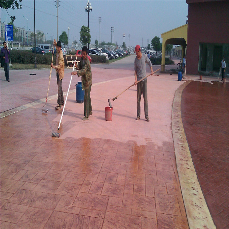 廠家直銷藝術地坪材料價格合理，現貨供應藝術壓花地坪廠家13895470339