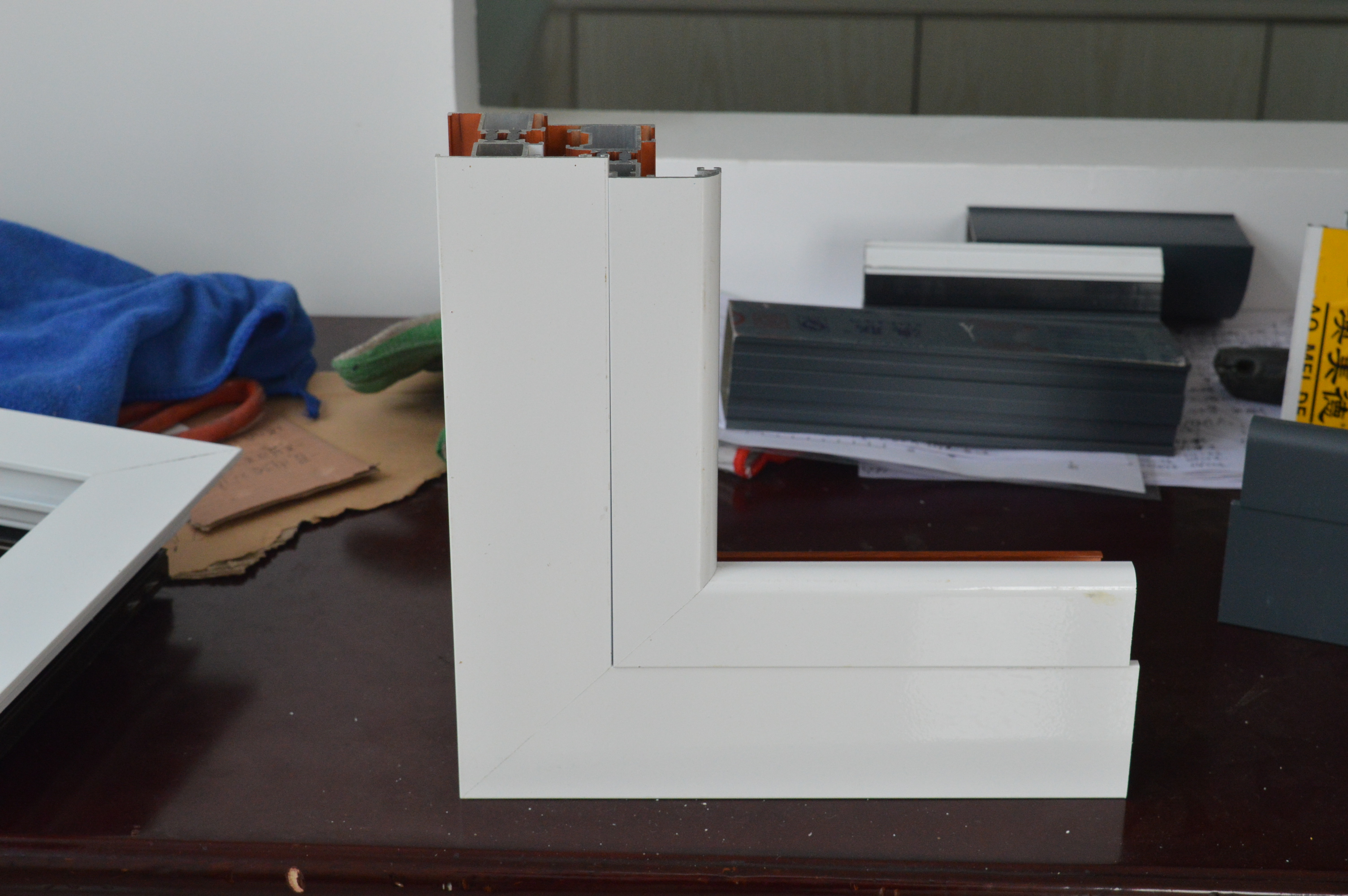 加工工業(yè)鋁型材隔熱斷橋鋁型材