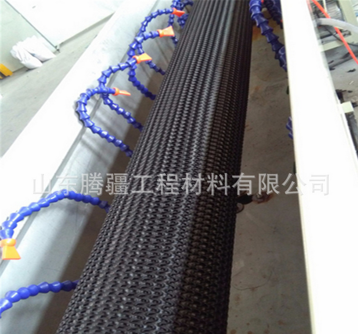 硬式透水管廠家直銷疏水管曲紋網(wǎng)狀聚乙烯PE硬式透水盲管塑料盲溝