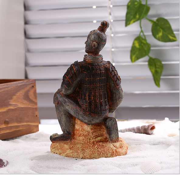 水族工藝品廠家直銷批發(fā)天然樹(shù)脂材武士與馬鞍水族工藝品批發(fā)
