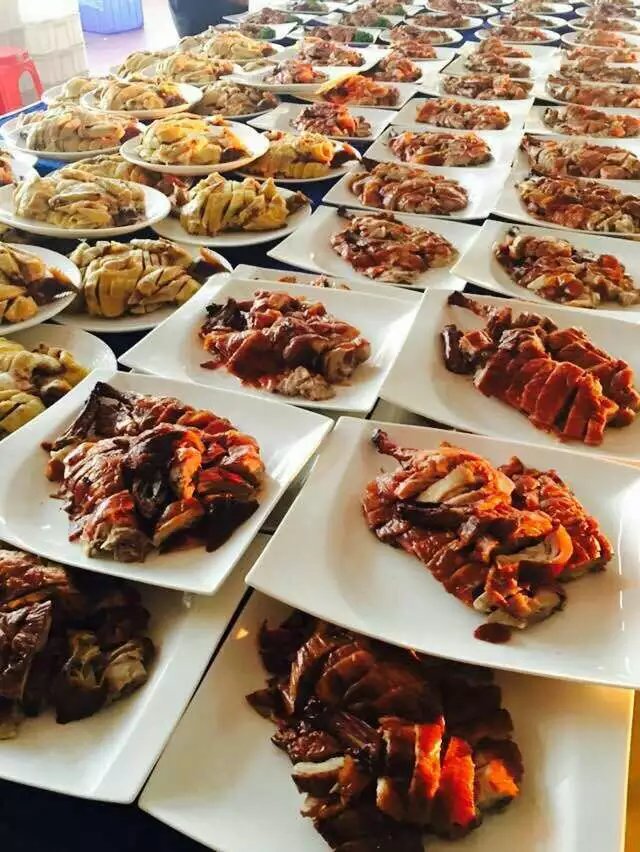 煜成餐飲有限公司 承接各種冷餐，圍餐，燒烤等宴會活