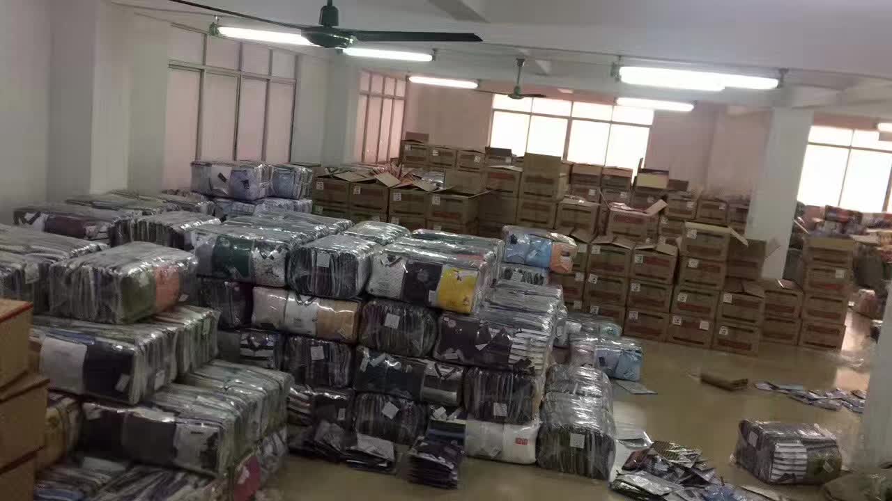 山東服裝折扣批發(fā)加盟找*駕到 山東服裝批發(fā)價格