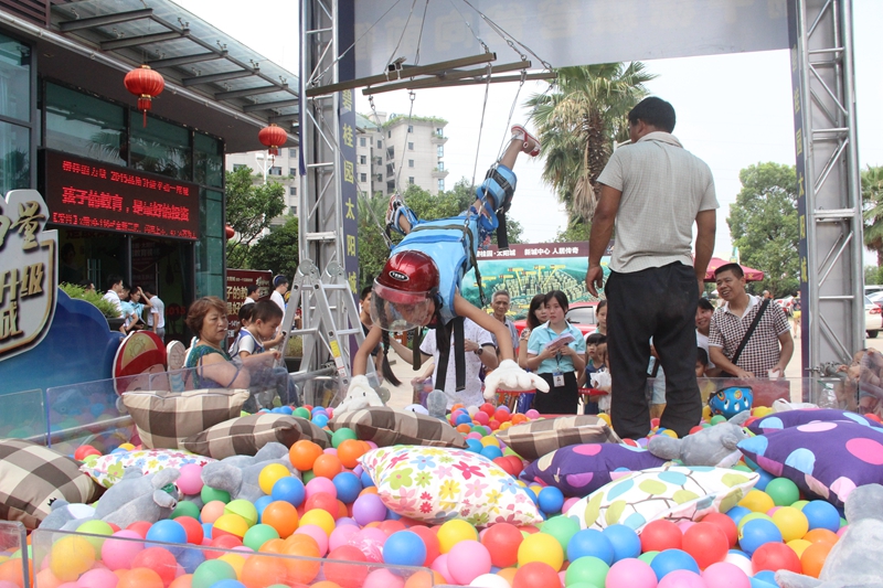 真人激光密室逃脫空中餐廳爆米花機大型水上沖關(guān)水上飛人租賃 空中餐廳爆米花機真人抓娃娃機租賃