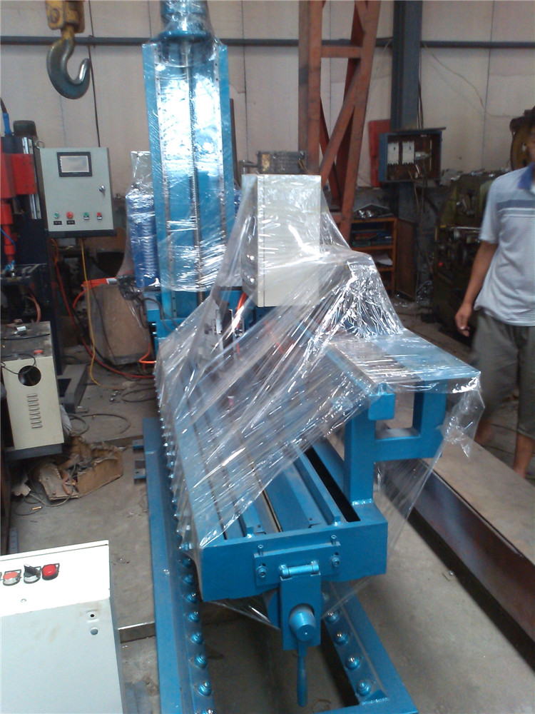 專業(yè)生產(chǎn)可訂做自動 直縫焊機