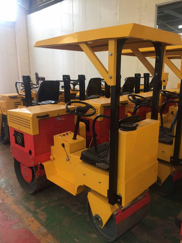 供應(yīng)質(zhì)優(yōu)價(jià)廉5噸座駕式壓路機(jī)