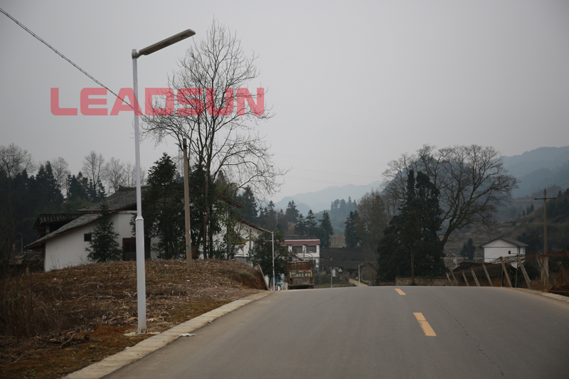 鋰電一體化太陽能路燈_一體化太陽能路燈廠家_太陽能路燈 鋰電一體化太陽能路燈怎么樣