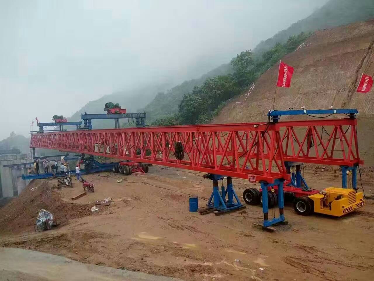 運(yùn)梁炮車(chē)