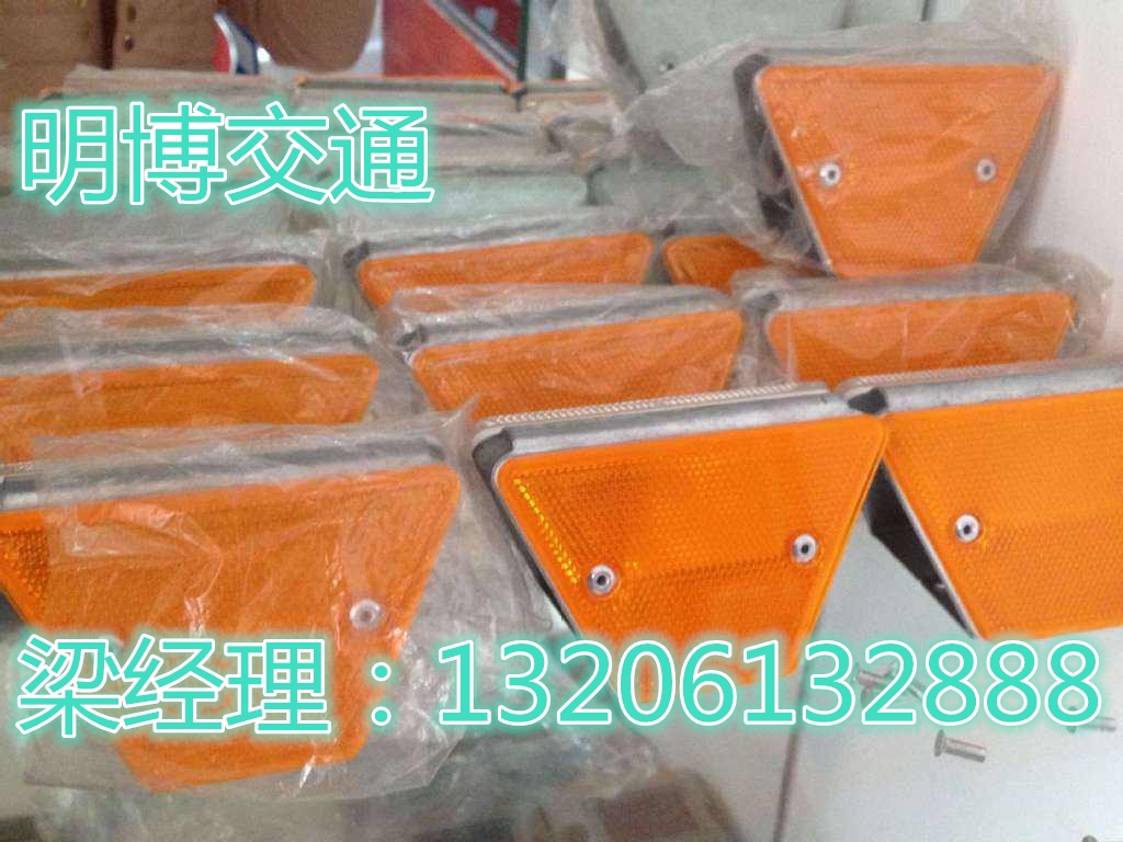 重慶波形防護欄輪廓標生產(chǎn)廠家