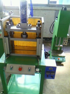 XTC104-15噸四柱增壓沖床 氣液增壓鉚接機(jī)