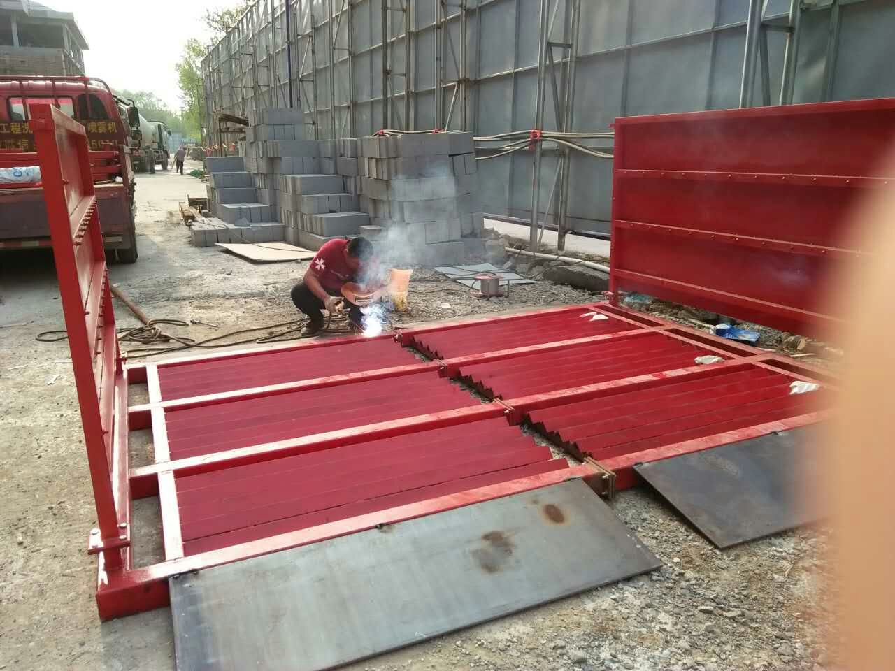 韓強(qiáng)叫角鋼免基礎(chǔ)工程洗車