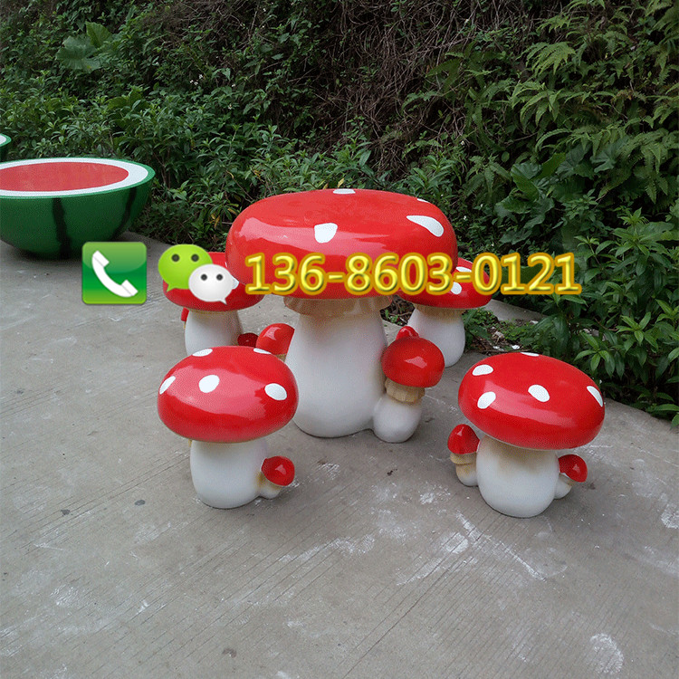 玻璃鋼餐飲藝術(shù)蘑菇休閑椅雕塑 戶外大型仿真玻璃纖維蘑菇桌椅雕塑