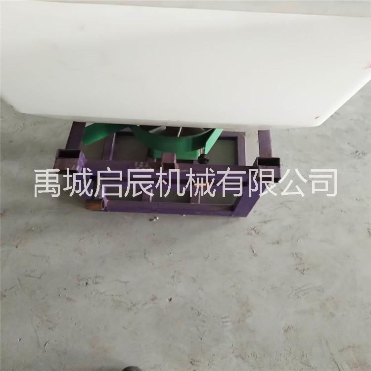 小型拖拉機帶前置電動撒肥機施肥器 CDR200 電動撒肥機