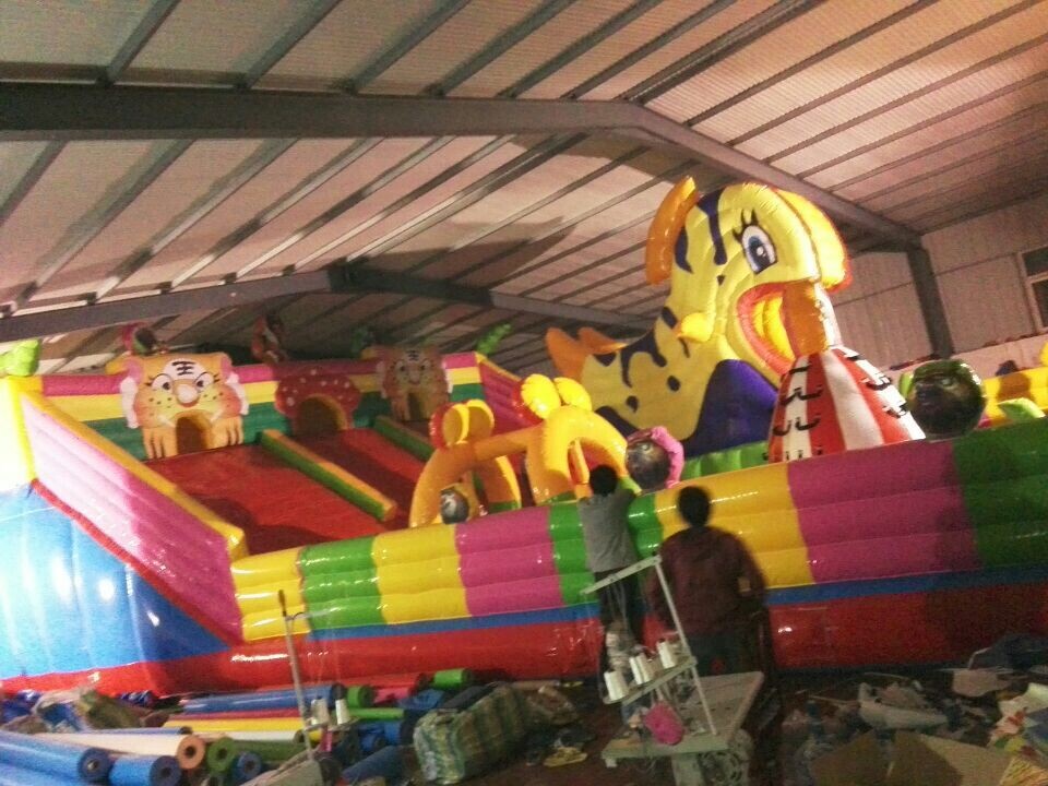 新款兒童小孩 廣場(chǎng)公園充氣滑梯廠 新款兒童城堡廣場(chǎng)公園充氣滑梯廠 鄭州兒童城堡廣場(chǎng)公園充氣滑梯廠