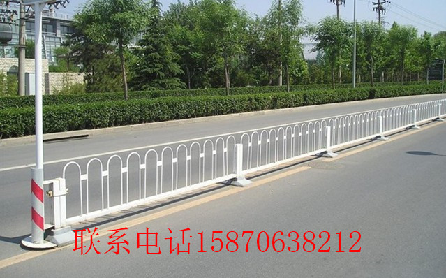 專業(yè)廠家定制 新余市京式道路護(hù)欄 市政道路隔離 鷹潭市京式道路護(hù)欄 市政隔離欄 京式道路護(hù)欄 市政隔離欄