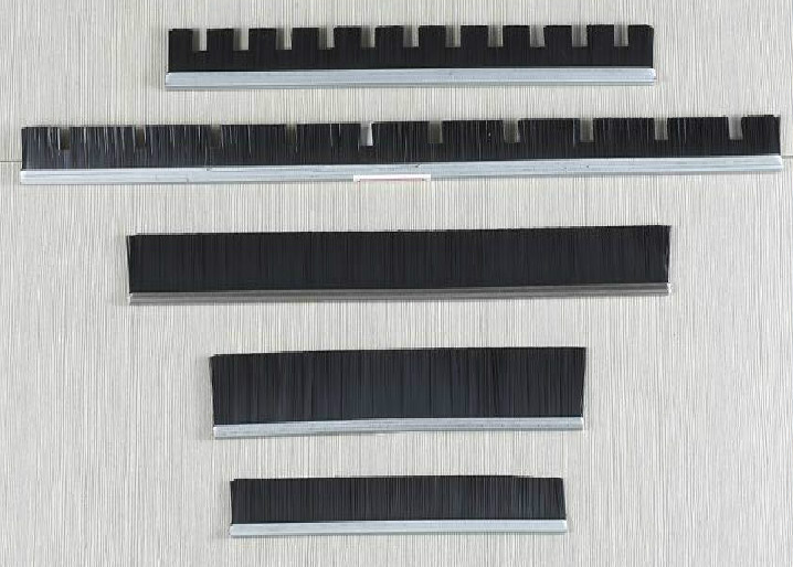 尼龍絲擋塵除塵磚機(jī)毛刷條@密封防水PP塑料條刷｜生產(chǎn)各種異形條刷