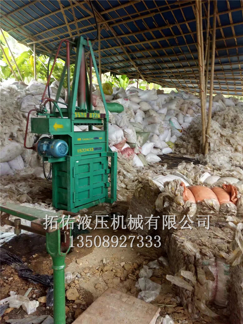 小型立式液壓打包機(jī)廠家，打包機(jī)直銷(xiāo)，液壓打包機(jī)報(bào)價(jià)，打包機(jī)直銷(xiāo)