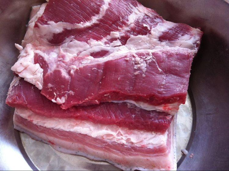 湖北散養(yǎng)土黑豬肉五谷牧場土豬放養(yǎng)黑豬肉有機生態(tài)豬肉招商可代發(fā)