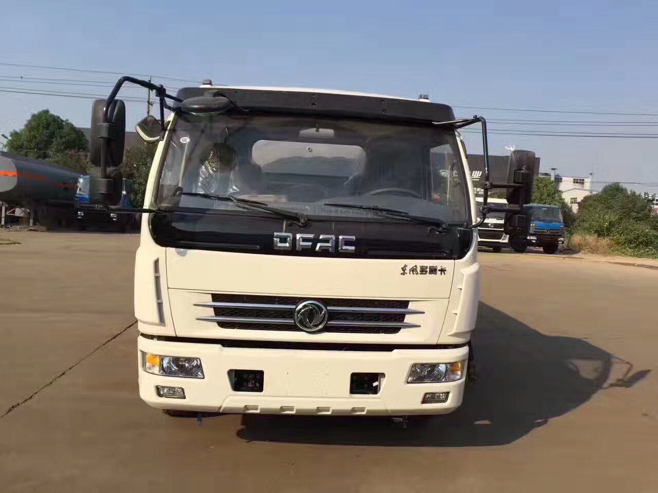 昆明10方灑水車配置*格優(yōu)大量現(xiàn)車廠家專賣(mài)