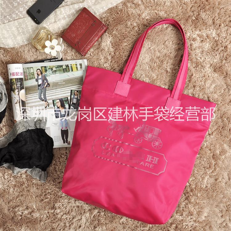 紀(jì)梵希金色立體五角星星掛墜典雅化妝包手拿包 典雅手拿女包廠家批發(fā)