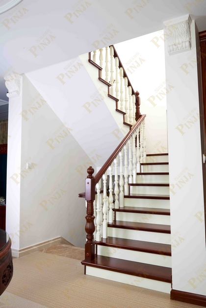 中美式上?；齑顦翘輄室內(nèi)柚木樓梯安裝_簡單木梯制作方法