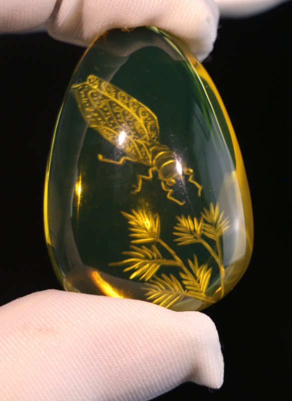 輕松鑒別琥珀蜜蠟真?zhèn)?，有這幾招。