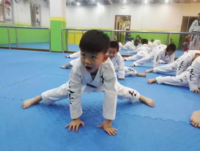 廣州跆拳道培訓(xùn)機(jī)構(gòu)—跆拳道哪家好—天河跆拳道哪家近