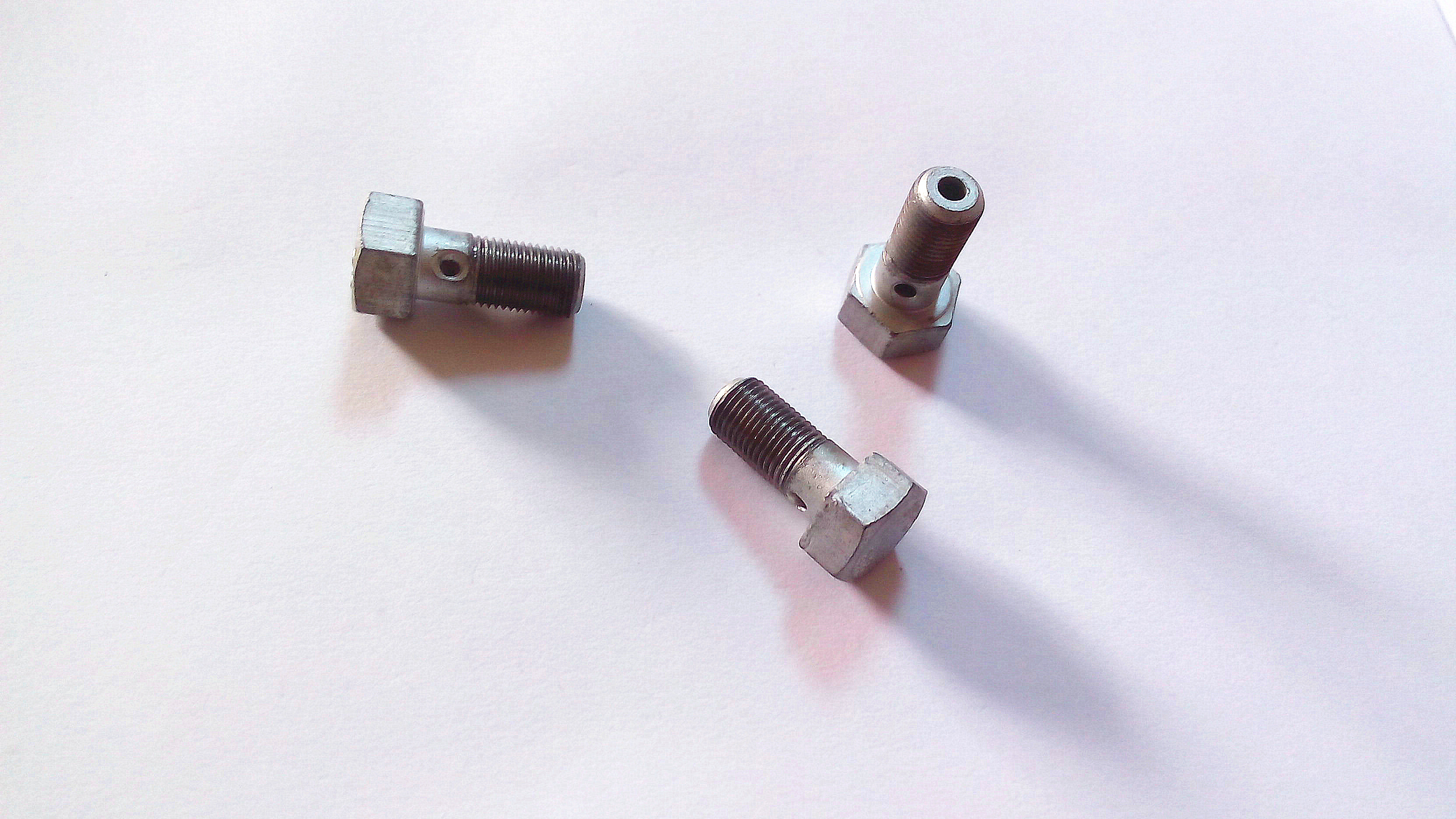 廠家直銷生產(chǎn)各類非標件螺栓多種外六角螺栓 現(xiàn)貨供應 六角帶孔螺栓