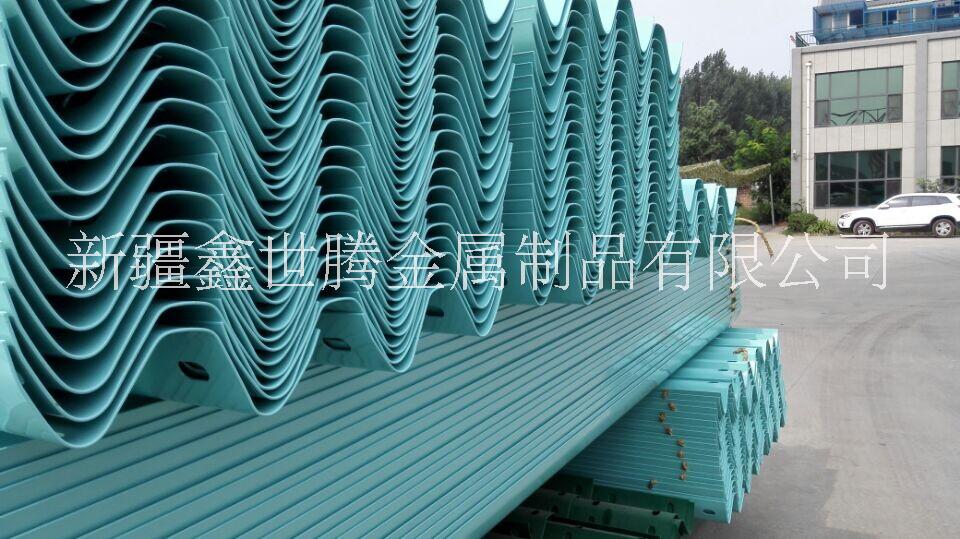 烏魯木齊公路波形梁鋼護欄報價 新疆高速公路防撞護欄板廠家