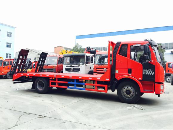 挖機(jī)拖車廠家 挖機(jī)平板車生產(chǎn)廠家 挖機(jī)拖車廠家 挖機(jī)拖車圖片配置