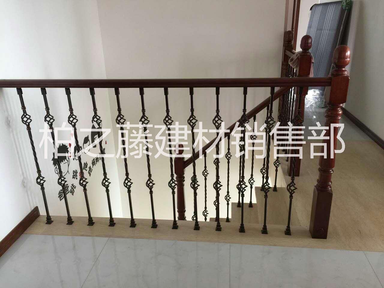 成都柏藤鐵藝護(hù)欄 樓梯鐵藝護(hù)欄 成都樓梯鐵藝護(hù)欄價(jià)格